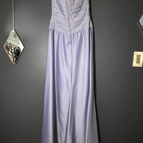 Holt Renfrew Lilac Strapless Gown – Elegant Floor-Length Formal Dress - Picture 3 of 10